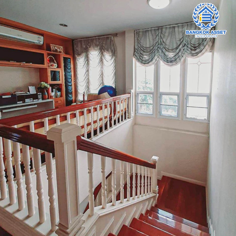 *****บ้านมือสองย่านนนทบุรี ม.เพอร์เฟคมาสเตอร์พีช รัตนาธิเบศร์ หลังมุม! เนื้อที่กว้างขวางแบบจัดเต็ม 106.7 ตร.ว. ฟังก์ชันจัดหนักถึง 5 ห้องนอน 5 ห้องน้ำ จอดรถได้ 2 คัน  บนทำเลติดถนนรัตนาธิเบศร์ ใกล้รถไฟฟ้าสายสีม่วง "สถานีไทรม้า" และทางด่วน "งามวงศ์วาน"